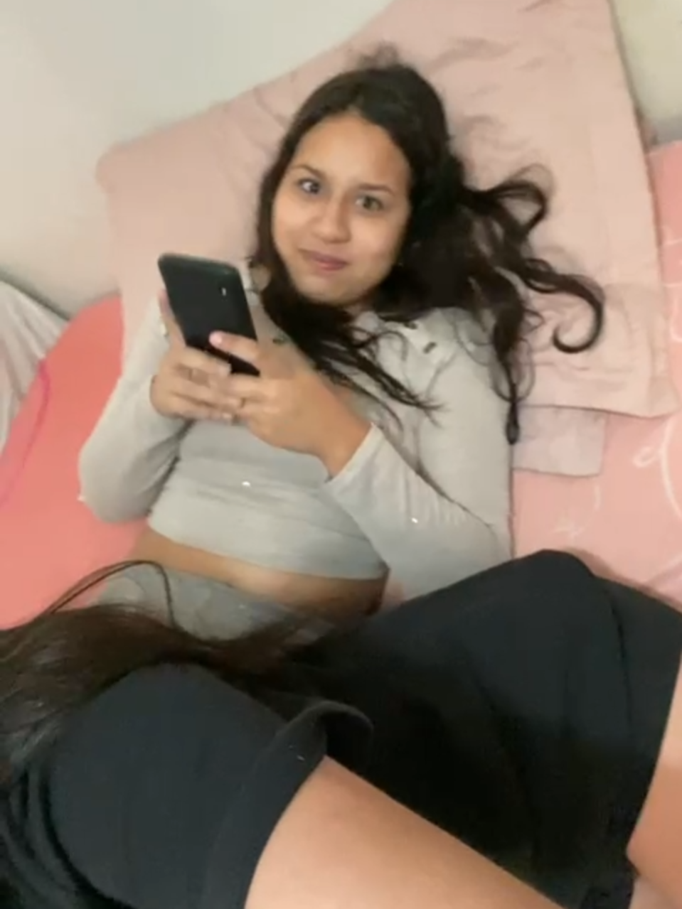 Farting for my friend to smell my hot farts #girlfart #fartprank #fartsarefuny #farted #girlfarting