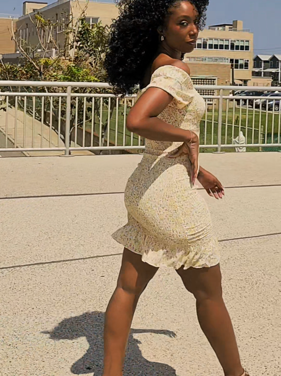 ☀️🌻🫶  #yellow #walking #blackgirl #fy  #fyp 