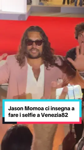 Istruzioni poco chiare Jason: ci siamo girati e ci siamo innamorati di te ✨😮‍💨 #venezia82 #redcarpet #cinema #davedere #jasonmomoa 