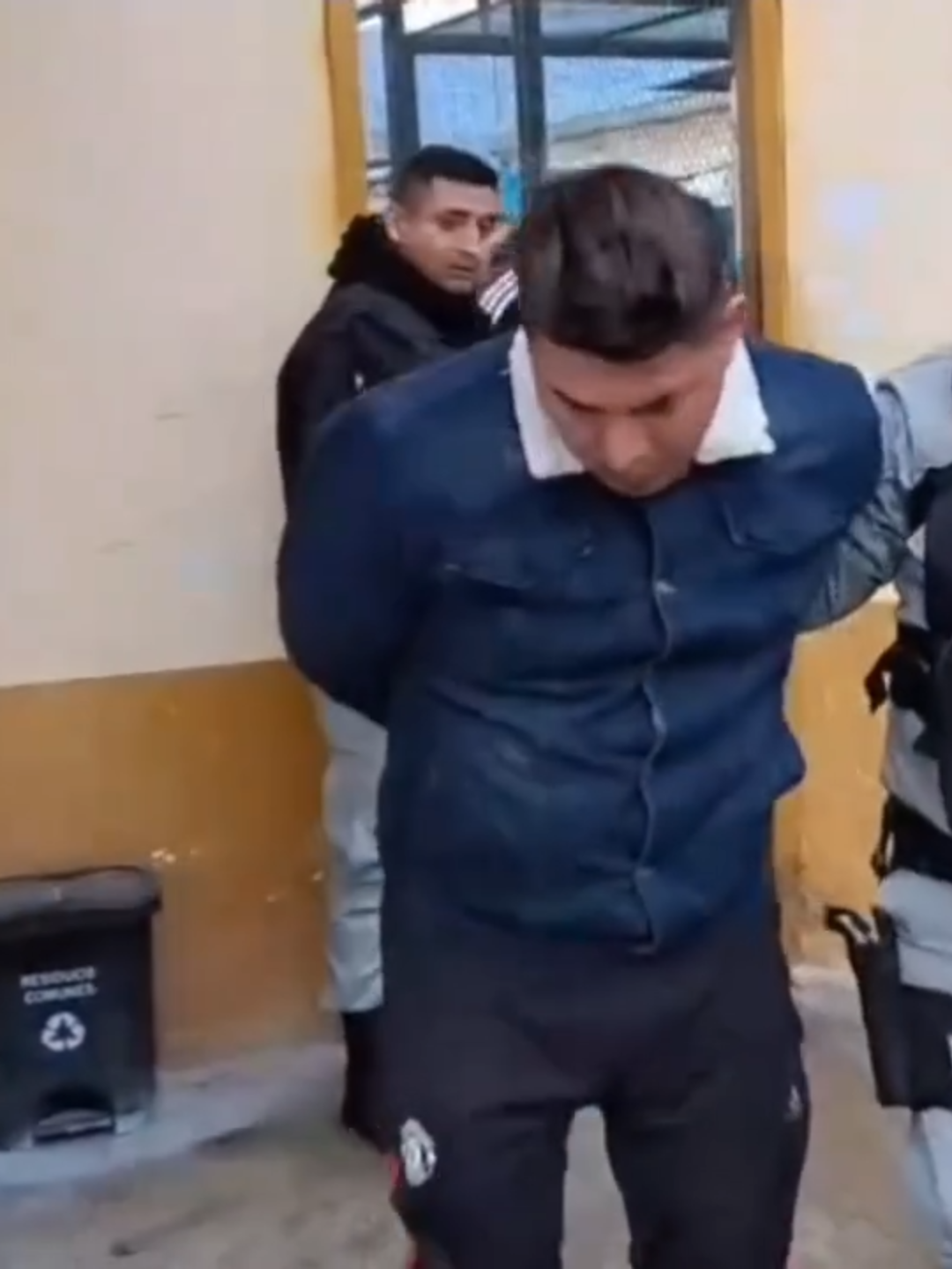 🔴#TACNA| 🚨 INTERNOS DE ALTA PELIGROSIDAD SON TRASLADOS A CHALLAPALCA Por medidas de seguridad y de manera excepcional, 15 internos del pabellón 5 del penal de Cajamarca fueron trasladados al penal de Challapalca.