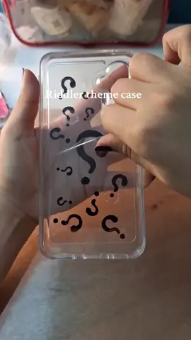 mi teléfono ocupaba una funda nueva urgentemente, tenía tiempo libre y glitter verde #theriddler #painting #phonecasepainting #batman #dc 