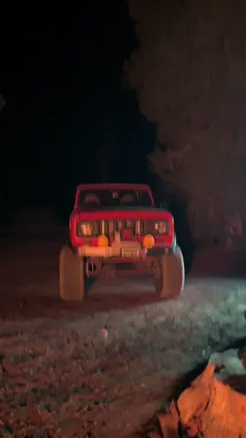It’s a bit sketchy going down Monache Meadows solo at night. Glad I was able to make it out of there back to the staging area only for my fuel pump to take a dump from all the banging around. #i#ihscoutsc#classictrucksv#vintage4x4t#trucktokf#fyp
