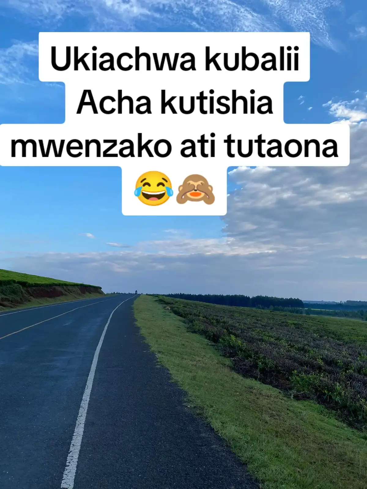 jambaziii ni jambazi tu 😃😂🫵  Acha nivae glasses 🕶️ na dust coat niingiie dm ya hawa machura😂