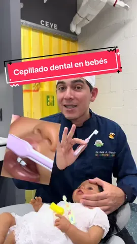 ¿Cómo limpiar los dientes tú bebé? #bebes #odonto #odontopediatria #mamaprimeriza #saludoral 