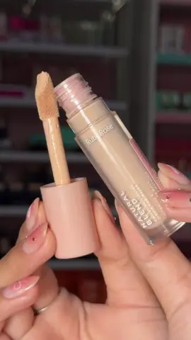 Mais um lançamento fresquinho da Ruby Rose! ✨ Cor usada:C40 O novo corretivo da linha rosa chega com acabamento natural e textura super fina, perfeito para o dia a dia. 🫶 Além de ser baratinho, garante aquele resultado leve que não pesa na pele. 💖 Disponível agora no nosso site, link na bio! E se você ama novidades de maquiagem, continue acompanhando a BG Beauty para não perder nenhum lançamento. #maquiagem #fy #lançamentorubyrose #viral #lançamentorubyrose 