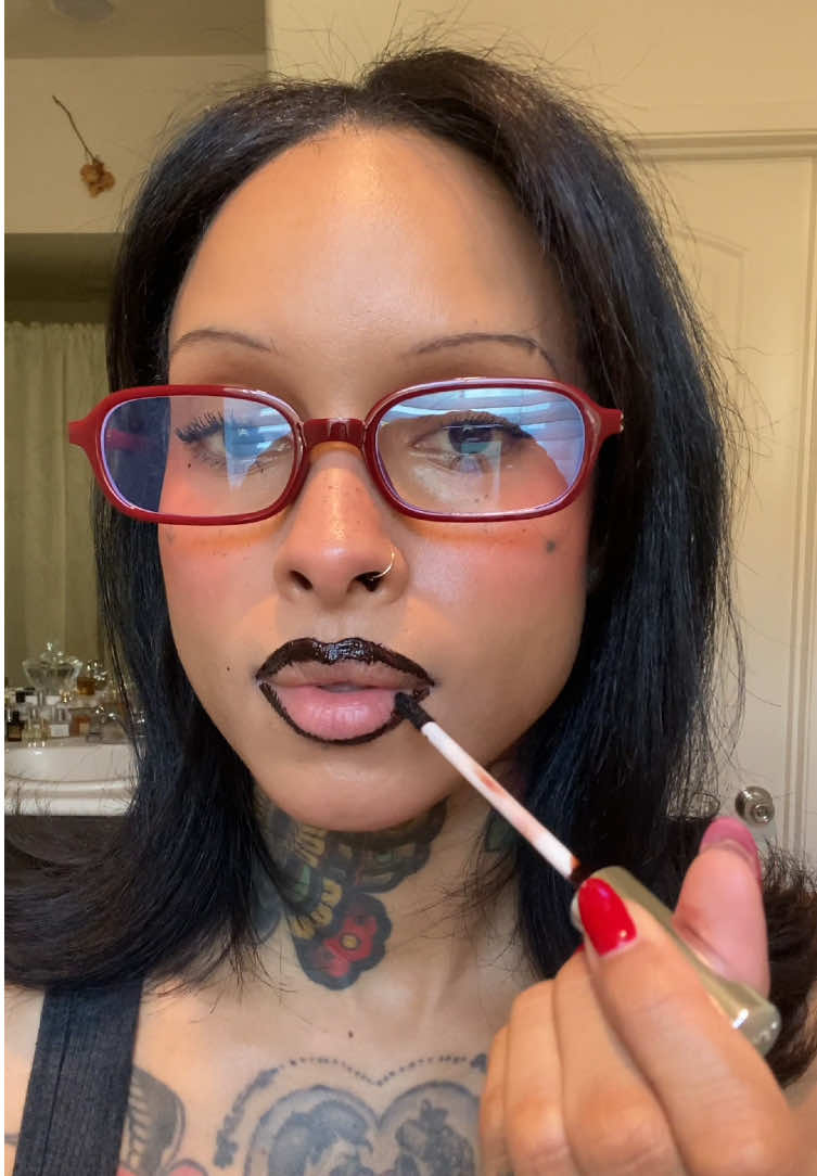 Lips of the day 🤍 @SACHEU Beauty Lip Liner Stay-N in the shade Clover  @makeupforever Artist Color Pencil in the shade Endless Cacao  @Anastasia Beverly Hills Lip Gloss in the shade Toffee Rose (gifted) #lipcombo #lipsoftheday #lipliner #makeupoftheday 