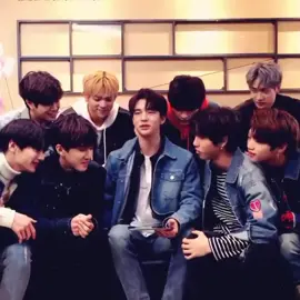 hyunjin celoso 😳 solo quería una excusa para usar esta canción 🤤 #hyunjin #jeongin #hyunin #moments #straykids 