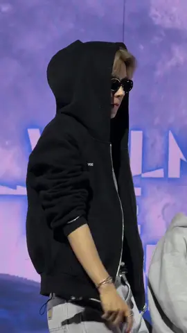 boyfriend material // fancam by me #enhypen #heeseung #walkthelinetour #enhypeninparis #enhypenconcert 