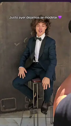 A PARTE DE GRACIOSO TAMBIEN SOY MODELO