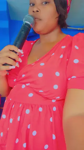 Pa eseye vinn fè vye kòmantè ,kite moun ki renmen sa yap viv la enjoy vidéo a ok 👍 