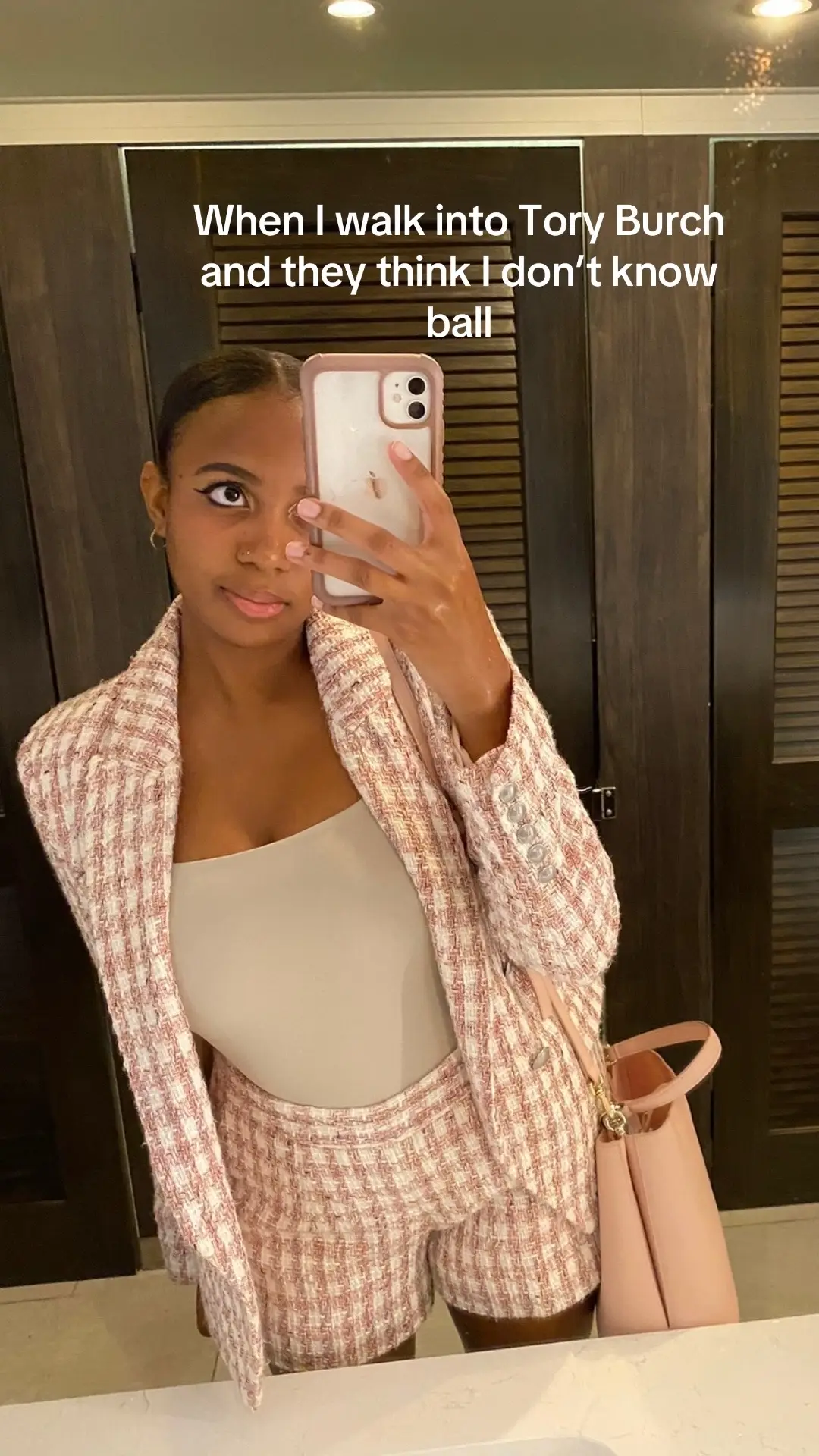 I’m an expert when it comes to @TORY BURCH Lee Radziwill #toryburch #toryburchbag #leeradziwill 