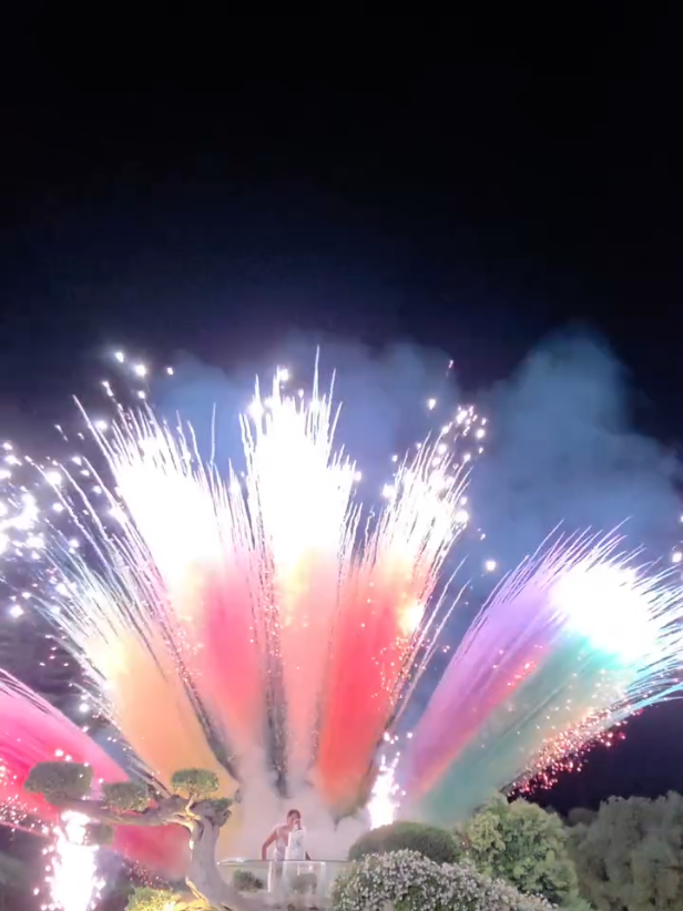 I 18 anni di Valeria iniziano con i fumi colorati😍 #18anni #puglia #bari #partyplanner #weddingplanner 