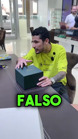 Pero el ladrón no sabe que es falso🤷‍♂️  @Capote Diamonds 