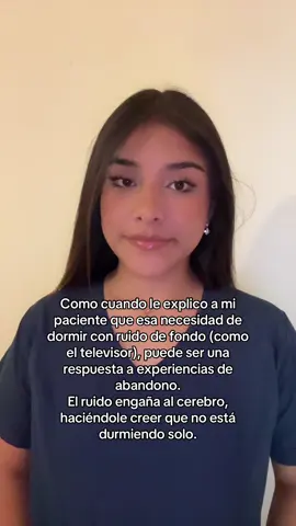 Dormir con sonidos de fondo puede parecer un pequeño detalle, pero muchas veces es una manera de nuestro cerebro de sentirse seguro y acompañado. Este hábito puede (no en todos los casos)  estar relacionado con experiencias de abandono o inseguridad emocional, y al comprenderlo podemos abordar nuestras emociones con más empatía y autocuidado. 🫂🙌🏼 ✨AGENDA TU CITA✨ 📲+51 951 193 896  #fyp #fyppppppppppppppppppppppp #vira #frase #saludmental 