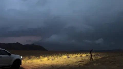 كريم يامزنن سرى برقه وقمت اخايله .. ‏برق الحيا جذاب وانا خاطري  ماهو خلي #تصويري #برق #اكسبلورexplore #الشتاء #ترندات_تيك_توك 