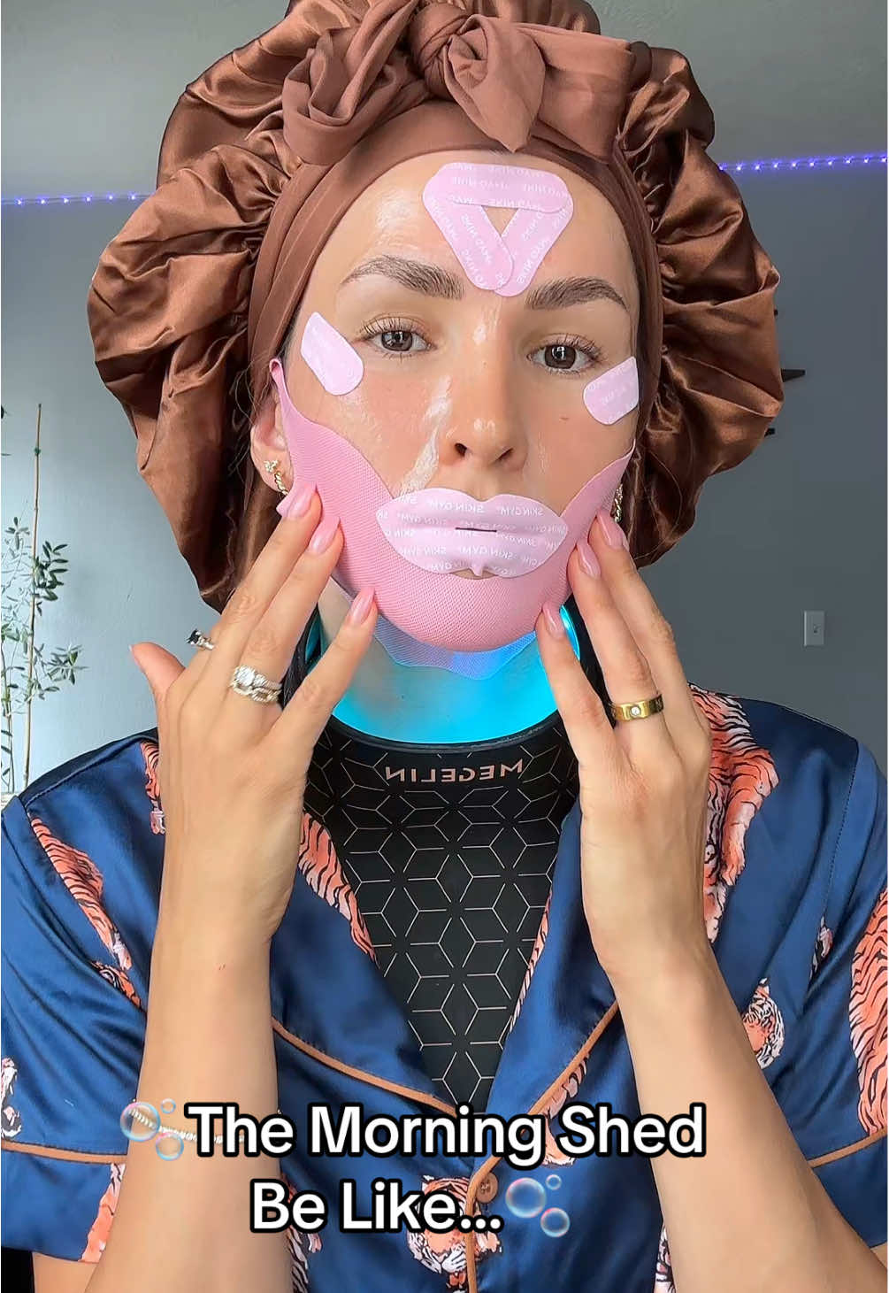 I always look forward to taking it all off 😉😏🫧 #morningshed #glowupseason #selfcareroutine #girlythings #overnightpeeloffmask #chinstrap #mouthtape #facetapeforwrinkles #peelofflipstain #antiaging #darkspottreatment #darkspotremoval #castoroilbenefits #castoroilwrap 
