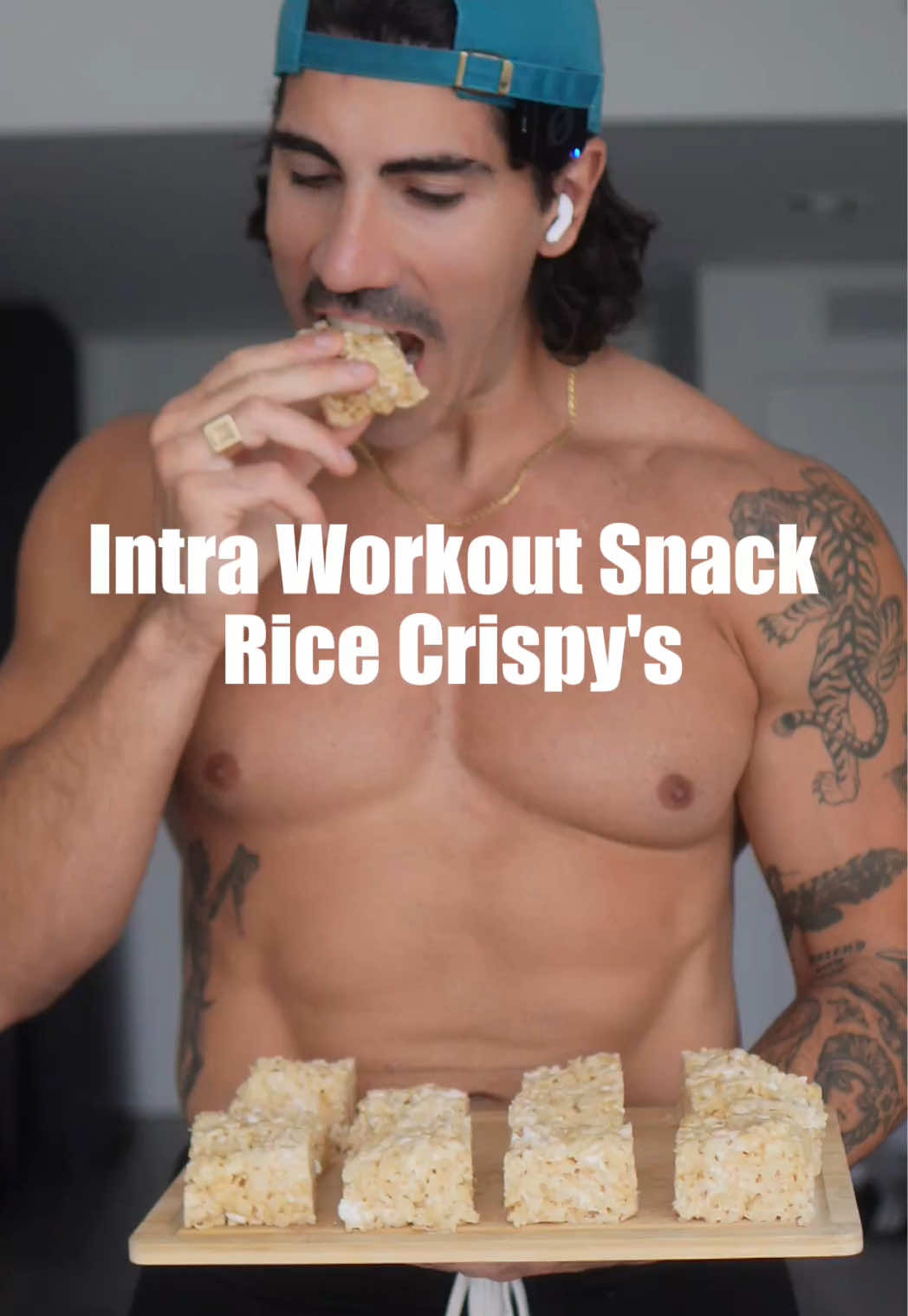I’ve been absolutely housing rice crispy snack intra workout because they’re low key one of my favourite things ever, so I decided to just make them from scratch like the chef wizard that I am. These rice crispy snacks are super easy to make, taste great and just shit fuck your tits full of sugar 🤘 #ricecrispy #snack #dessert #wynwood #societywynwood 