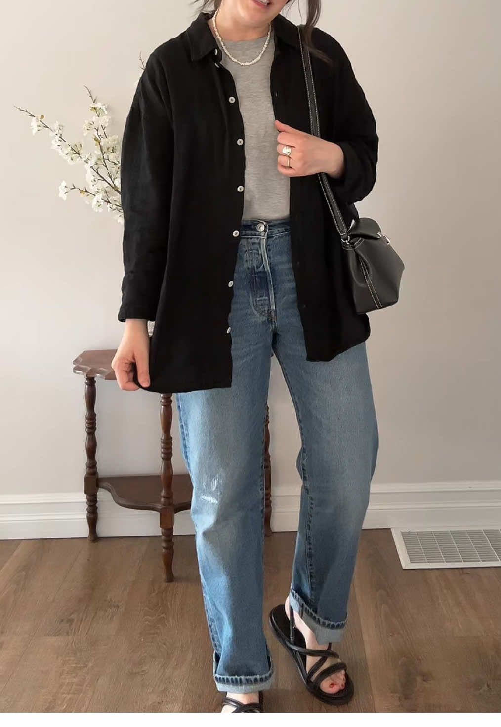 Minimal layering for the last of the summer heat. This @Gillian Stevens has become an absolute warm weather staple for me.  #personalstyle  #neutraloutfit  #shopsmall  #sustainablefashion  #thriftedfashion 