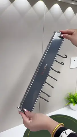 🍎 Keep All Your Knives & Tools Within Easy Reach 👩‍🍳 🔪 Holds kitchen knives & fruit knives of all sizes 🛠️ No drilling – suction cup mounts securely on walls ✨ Extra hooks for hanging small kitchen tools 🏠 Saves counter space & makes cleaning easier 🌟 Removable & repositionable, leaves no residue #KitchenHacks #StorageSolutions #KnifeHolder #OrganizedKitchen #Shorts #SpaceSaving