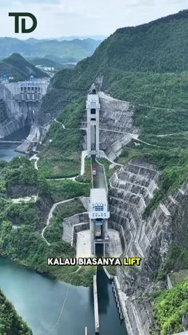 Kapal Dichina ini pakai lift😳 #viral #shorts #faktaunik 