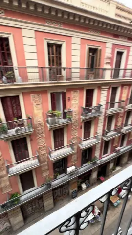 24 hours in barcelona: gothic district, pizza, sagrada familia, park guell