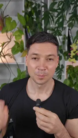 Muchos jardines combinan líneas curvas y rectas sin ningún criterio claro El resultado suele ser un espacio desordenado, incoherente y difícil de recorrer Pero hay una forma lógica de integrar ambos tipos de líneas en un diseño Jhon Brookes, uno de los paisajistas más influyentes de la historia moderna, propuso un principio que sigue vigente hasta hoy Rectas cerca de la casa Curvas a medida que nos alejamos Una transición progresiva que refleja la arquitectura y se adapta al paisaje Este simple concepto puede ayudarte a estructurar cualquier jardín con claridad