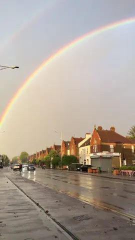 I’m yet to find my pot of gold at the end of the rainbow 🌈   #autumn #autumnlondon #rainbow #rainyweather #london 