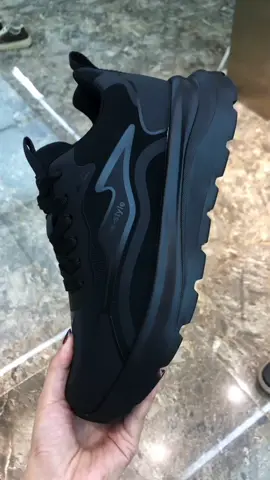 #sepatusneakerspriawanita 