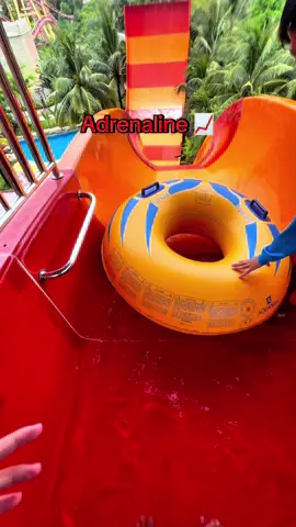 Uara + 1000% 💪🏻🔥🔥🔥 #waterslide #adrenaline #VinWonders #GreenCreator #dulich