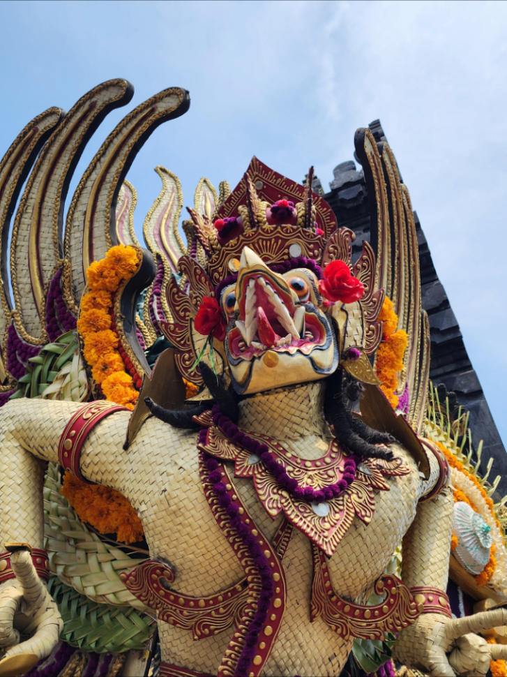 Amazing Bali #bali #streetphotography #travel #sculpture 
