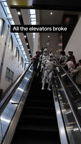 I didn’t know the line behind us… #cosplay #sacanime #starwars #clonetrooper #clone 