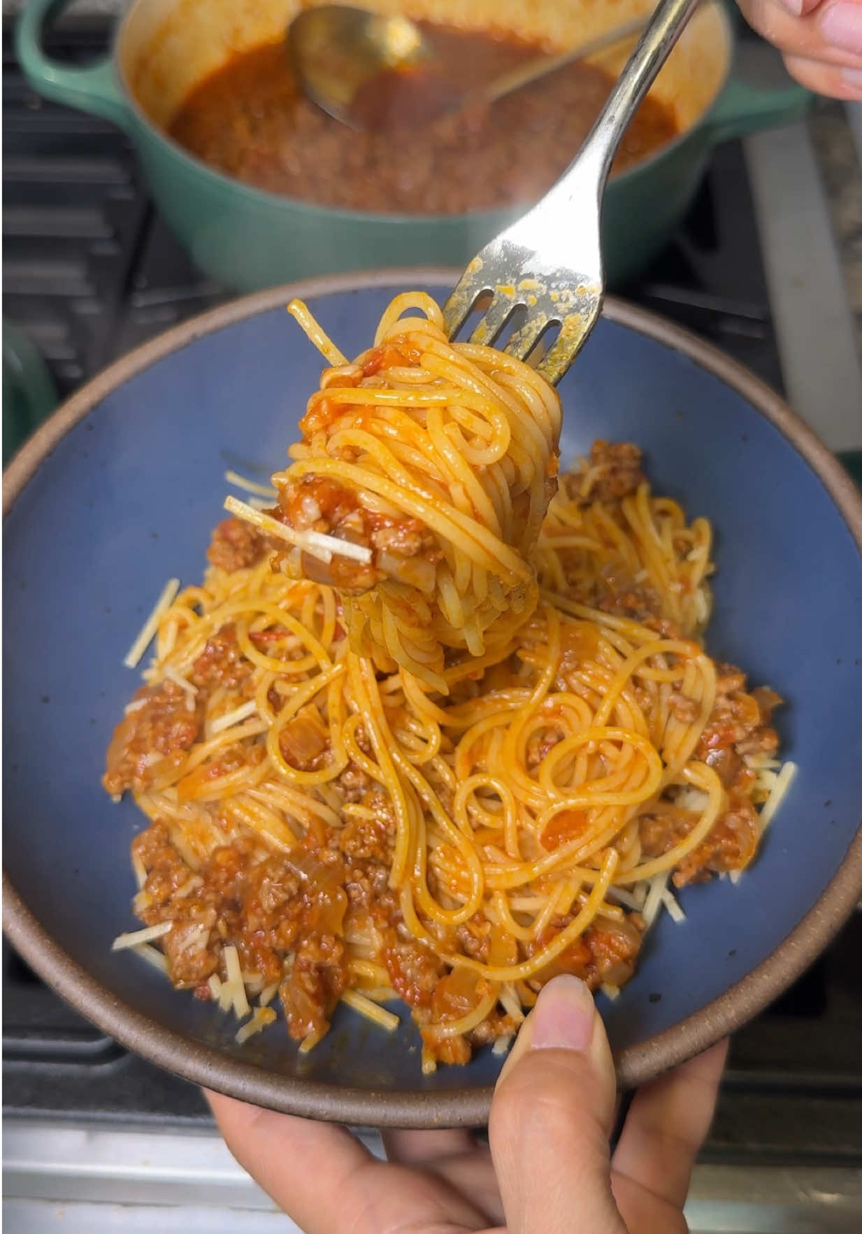 OKKKK @Rao’s Homemade I SEE YOU 🫶🏼. you got another fan! I was craving spaghetti like no other and I tried their sauce for the first time. Delicious!! #raoshomemade #spaghettirecipe #thinspaghetti #spaghetti #foodiesooj