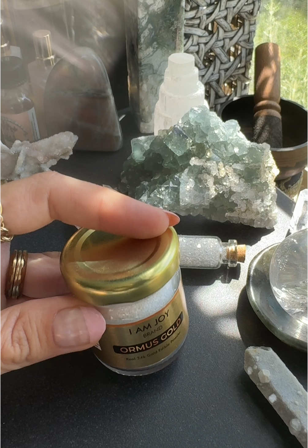 they’ve got other products but the pure stuff is 🤌🏼 #ormus #ormusgold #pinealgland #decalcifypinealgland #pinealglandactivation 