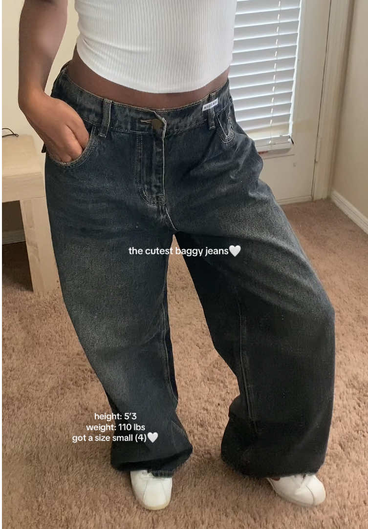 so in love with these baggy jeans!! i got a size small and they fit perfectly🤍  #baggyjeans #loosejeans #jeans #emmiol #emmiolgal  @EMMIOL Denim 