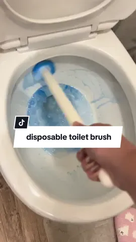 you’ll never look at your toilet brush the same again 🤢🚽 #CleanTok #tiktokmademebuyit #bathroomhack #tiktokshopfinds #fypシ 