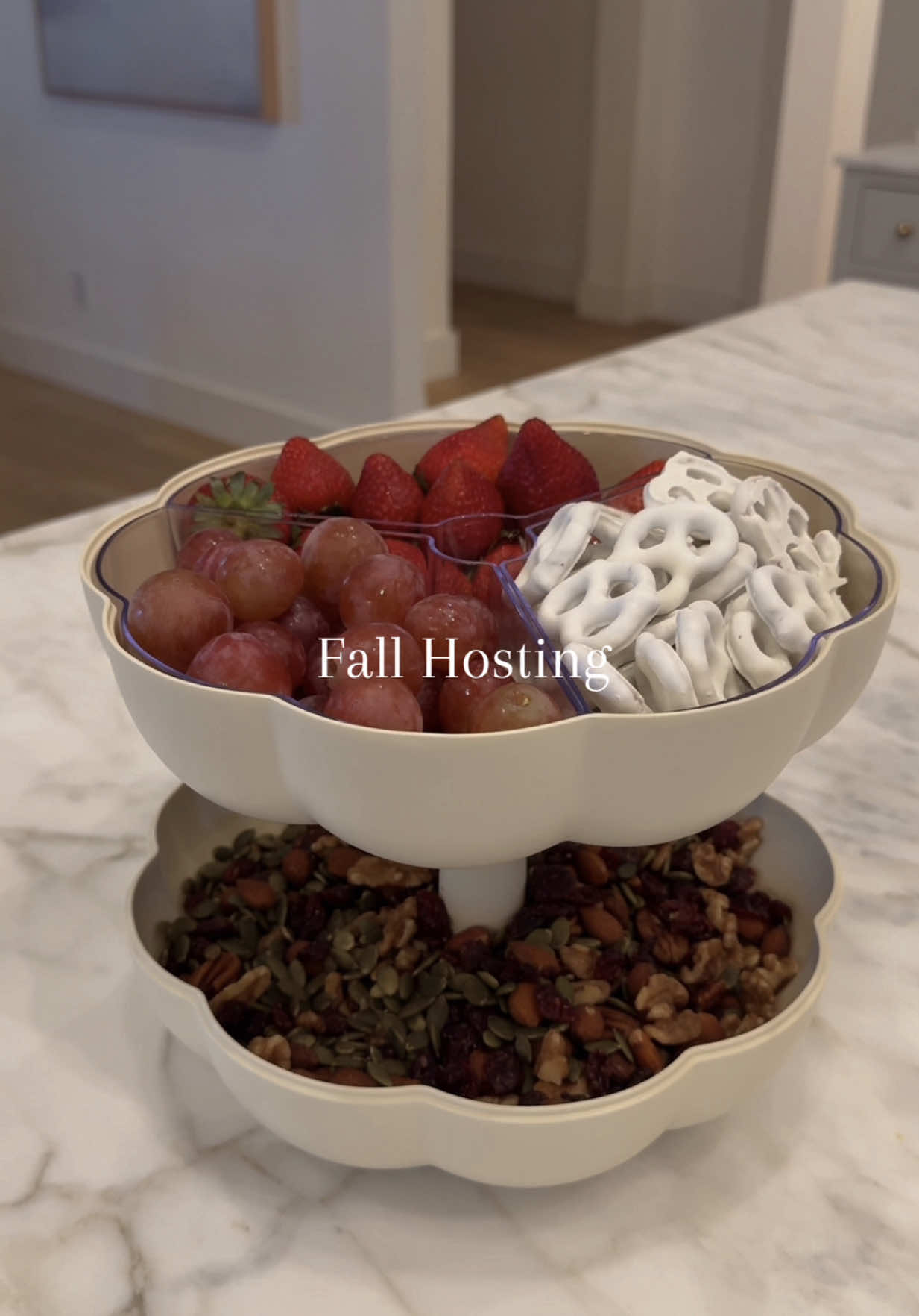 A fall hosting MUST, how fun is this?🤩 Link is in my bio under the “Fall/Thanksgiving” button, and on my Amazon Storefront as well!🍁 #amazonfinds #fall2025 #amazonmusthaves #halloweenfinds #holidayhosting 