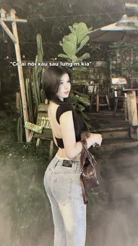 🥵 vậy để c quay lưng lại