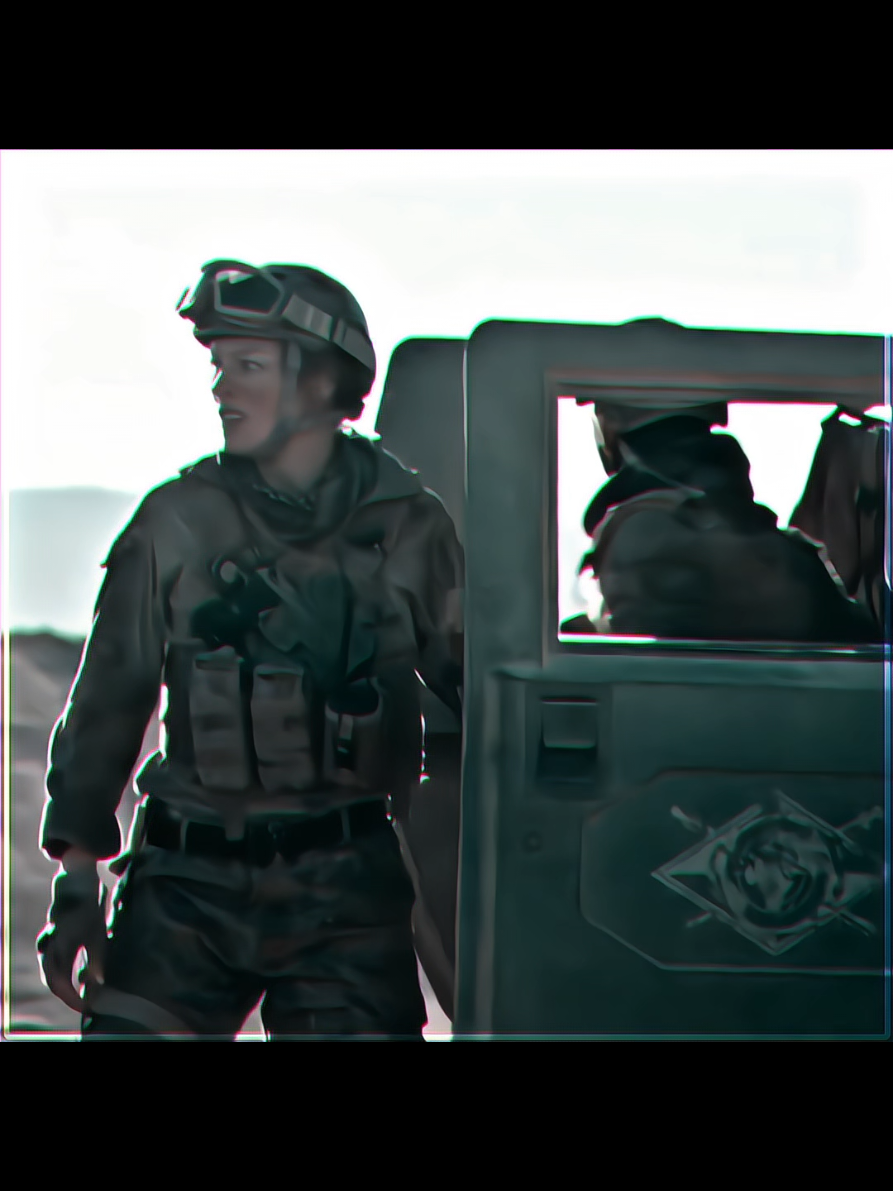 ela com skin de tenente 😮‍💨🙅🏻‍♀️ (demorou, mais editei ela nesse filme) #natalieartemis #monsterhunter #monsterhuntermovie  #millajavovich 