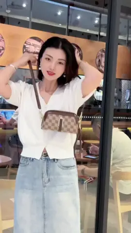 Tas Slempang Wanita Sling Bag Mini Tas Dompet #taswanita #tasslempangwanita #taswanitaterbaru #tasdompet #promoseruweekend 