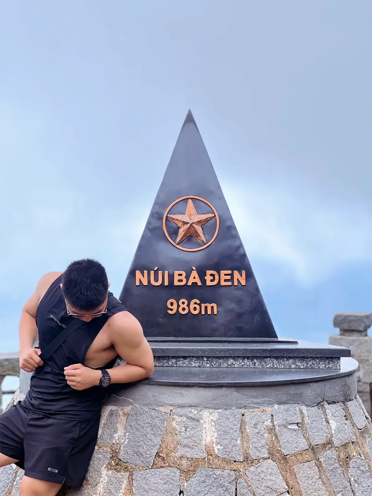 1 chiếc ví đủ sống qua ngày! 1 trái tim đầy đủ yêu thương! 1 sức khoẻ đủ chắc chắn để bước tiếp! Và một năng lượng tích cực nhất trong 30 năm qua❤️ 📍TREKKING CUNG ỐNG NƯỚC - CUNG CỘT ĐIỆN NÚI BÀ ĐEN TÂY NINH #tayninh #gym #dulich #trekking #xh 