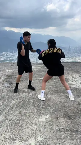 18 de octubre tenemos guerra 💥. Seguimos la preparación, y hoy tocó subir el Cerro de la Silla 🏔️🥊. @Karelyruizoficial01 