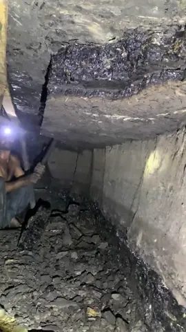 Black diamond mining ⛏️ #coalminer #blackdiamond #gold #minerals #pleasedontunderreviewmyvedios #support #blackdiamond #gold 