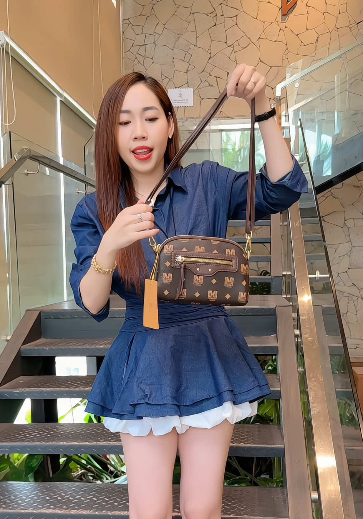 Túi đeo chéo nữ , túi xách nữ đựng vừa điện thoại #memonbo #tuixach #tuixachquangchau #tuideocheo #gelandai 