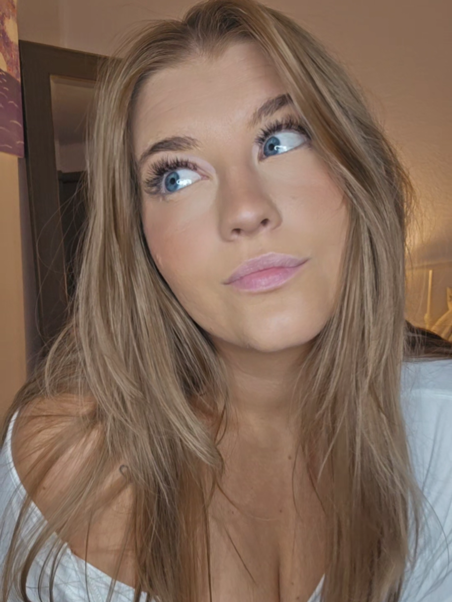 210Ibs 😛 Granted I am in the process of losing more weight though! (heaviest was 290Ibs) Shooting for muscle mommy slim thick build 🙂‍↕️ #weightloss #plussize #gymrat #biggirl #fyp 