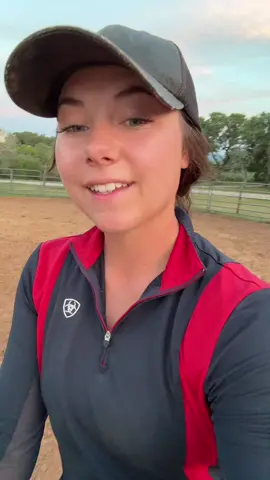 Let’s talk green flags ✅ #horsetrainer #horsemanship #glorytogod #barrelracer #westerndressage 