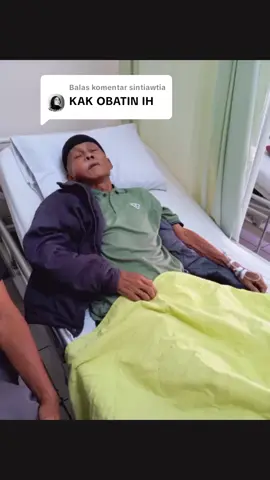 Membalas @sintiawtiaalhamdullilah udah aku bawa berobat KA dari awal benjolan kecil aku langsung ajak bapak nya buat berobat dan sekarang Alhamdulillah benjolan udah ga ada , itu foto bapak waktu masih ada benjolan sama udah ga ada benjolan nya ya KA 🙏 doain terus Abah ya biar bisa sehat terus meskipun sekarang stop kemoterapi 🙏 #kanker#pejuangkanker #pejuangsembuh #fyp#ayah 