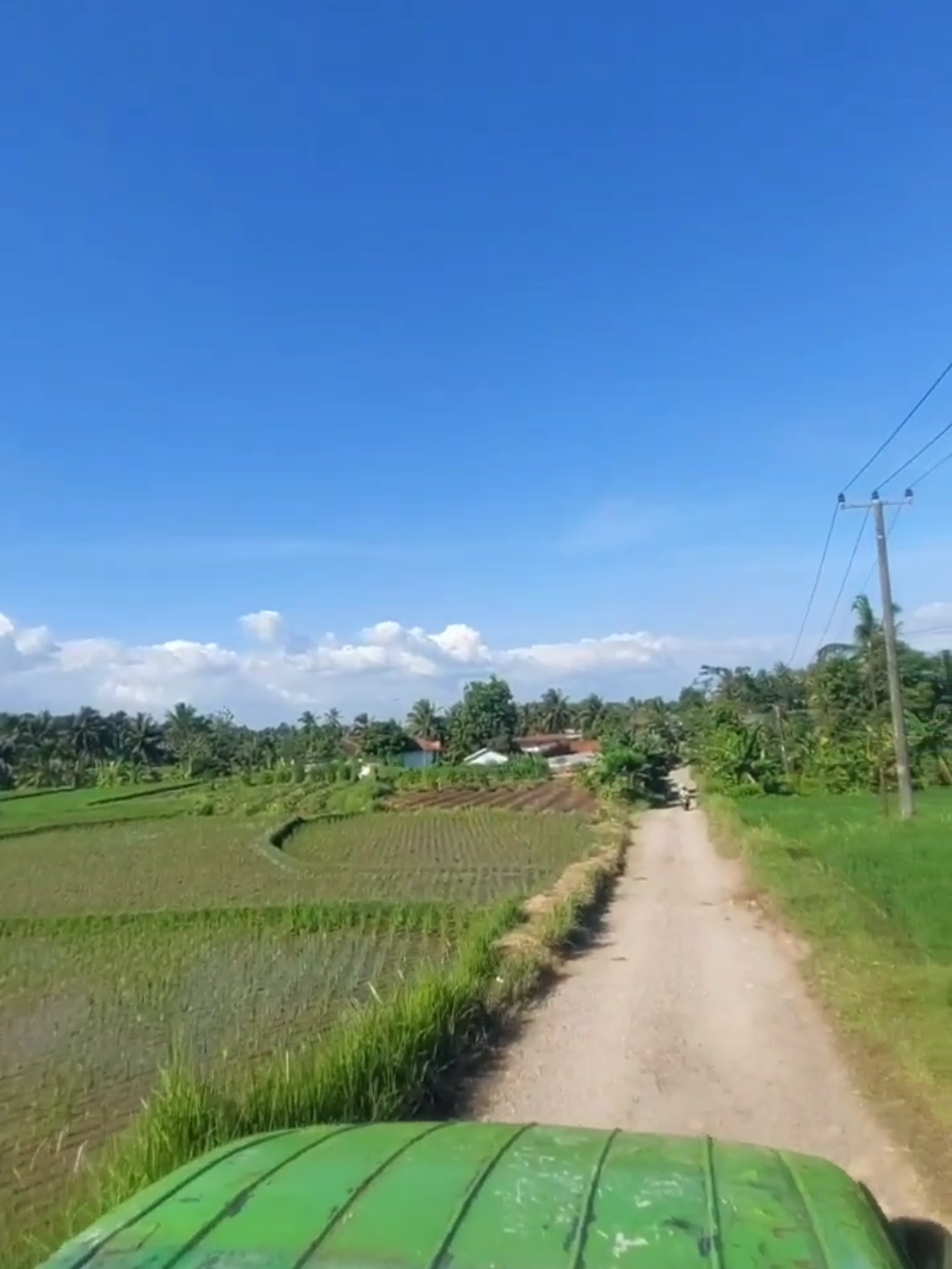 efek dari perbaikan Jembatan Cirokoy di ruas jalan Mengger-Pandeglang, tepatnya di Desa Sukasari, Kecamatan Kadu Hejo, Pandeglang, banten, jalur alternatif jika terjadi kemacetan guys, btw ada yg pernah naik elf di atas kaya gini? #bus #viral #jembatan #busmania #elf @infopandeglang @pandeglangeksis 