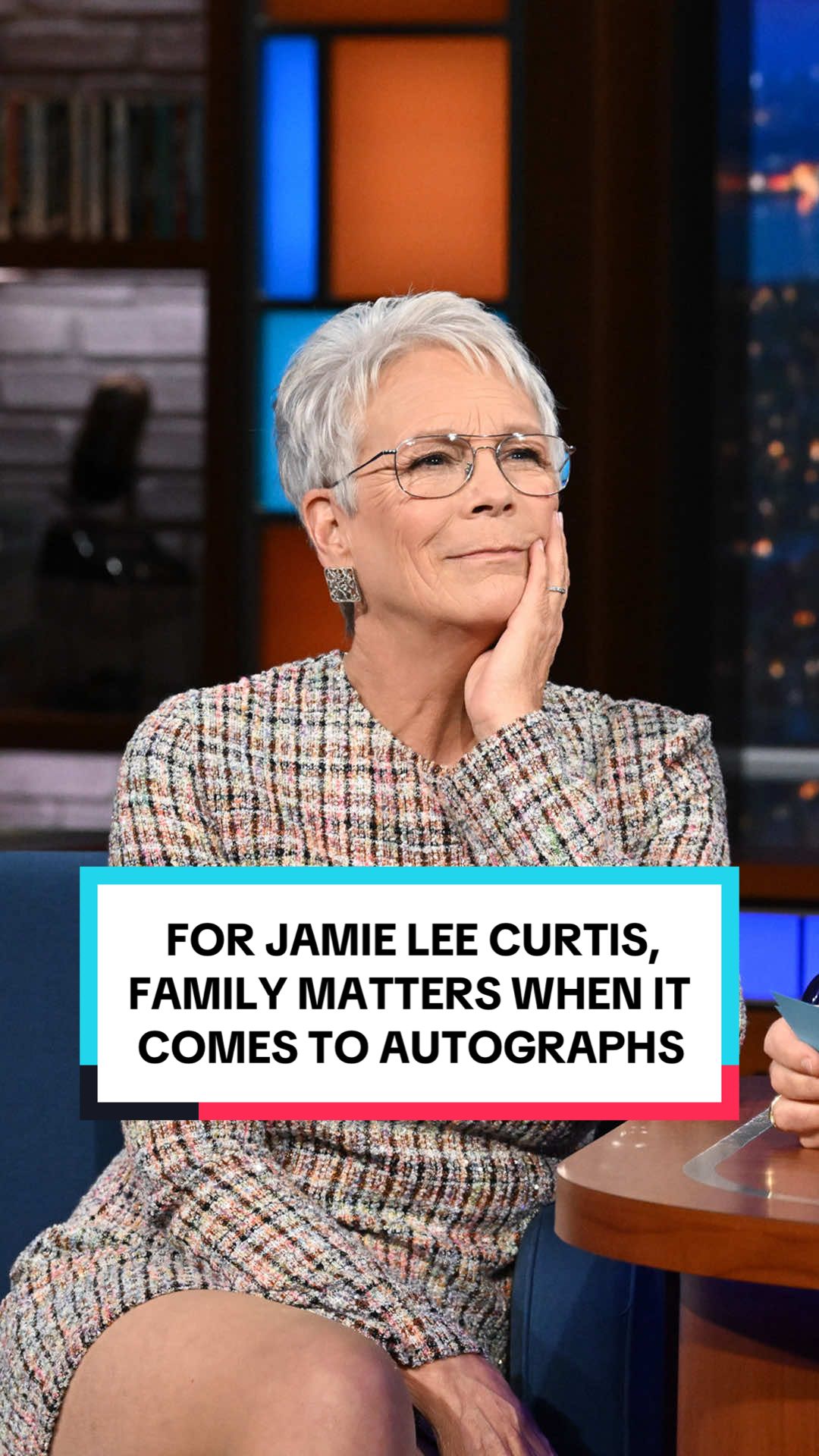 For @jamieleecurtis, family matters when it comes to getting autographs. #Colbert #JamieLeeCurtis #Urkel 