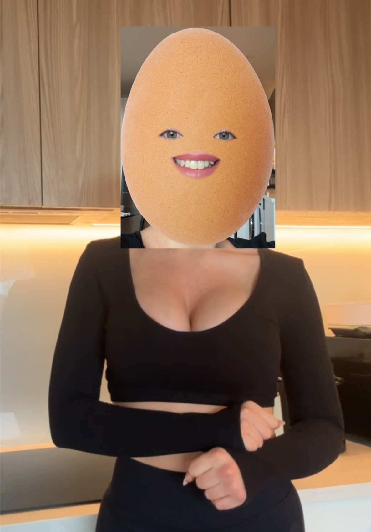 Cook eggs and struggle to stay on one topic with me 👩🏻‍🍳💋