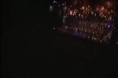 Increíble que este video tenga más de veinte años🥺🥺…Y aun la leyenda viva Lou Gramm sigue interpretando aunque ya esta próximo al retiro, siempre será leyenda 4444. Aquí un video con la orquesta sinfónica del 2002 #lougramm #foreigner #iwanttonowhatloveis #kellyhansen #clasicosdelrock #baladaseningles #conciertoperu #foreigner2025 #oldsong #nostalgia #musica #nigthoftheproms #2002 #leyendaviva #rocklegend